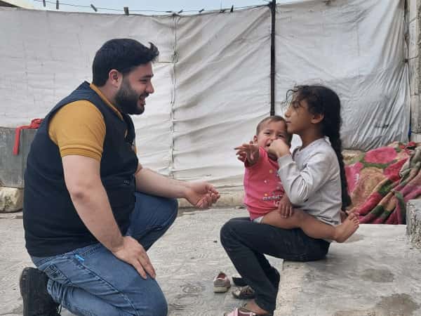 Enas and her sisters need your help!