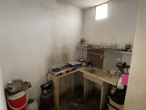 عائلة قد ضاق بها الحال وبحاجة لعونكم بشدّة.