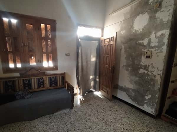 إمرأة مسنة تعيل ثلاث عوائل لوحدها!
