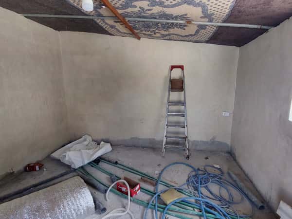 Thaer is a young man with an ambition to live with his family under a humble house, would you help him?