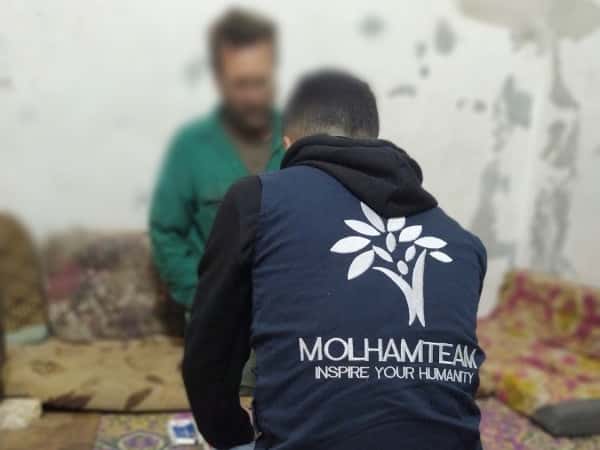 يعاني من أزمة صدرية وانسداد بالشرايين