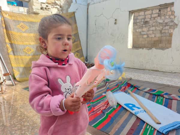 بين المرض وبيتٍ مغمور بالماء