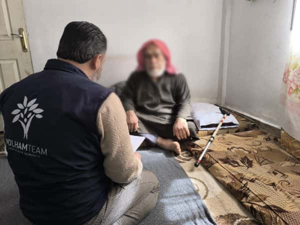 نزوحٌ طويل ومرضٌ يثقل الحياة