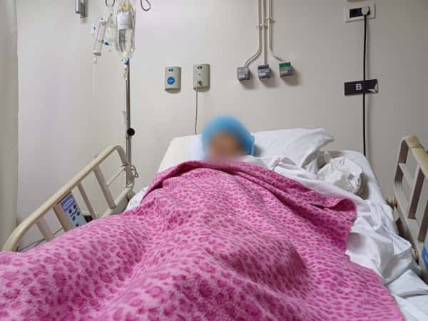 أعينوا الأخت إيمان بعلاجها قبل تفاقم السرطان في جسدها