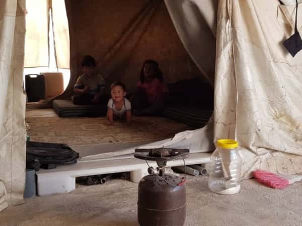 A kid with cerebral atrophy lives in a tent in a tragic situation
