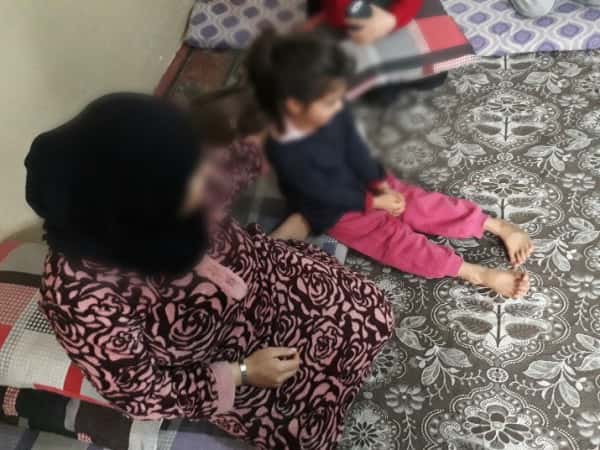 طفلة تعاني من قصر في وتر القدم