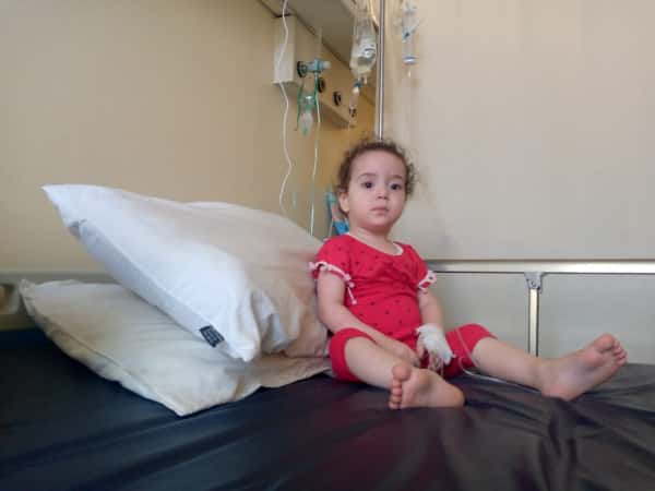 The kid Amal, whose beauty has been ruined by illness, needs our assistance in reducing her suffering.