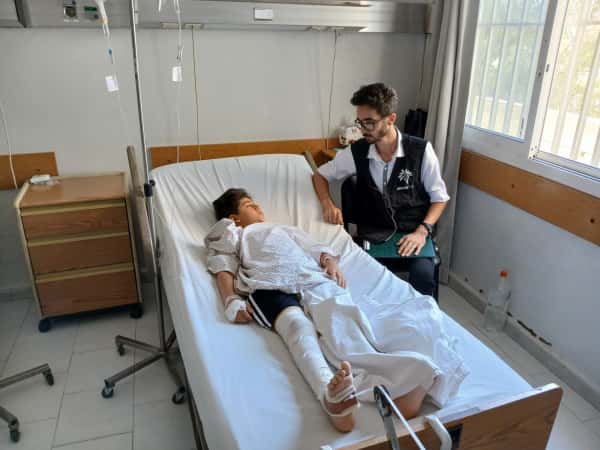 Suhaib's is a child who's in pain due to hip fractures following a traffic accident!