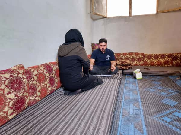 مريم مُستاءة جداً من مظهر يدها وتخجل الظهور
