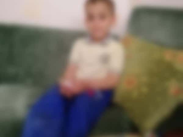 طفل بحاجة علاج