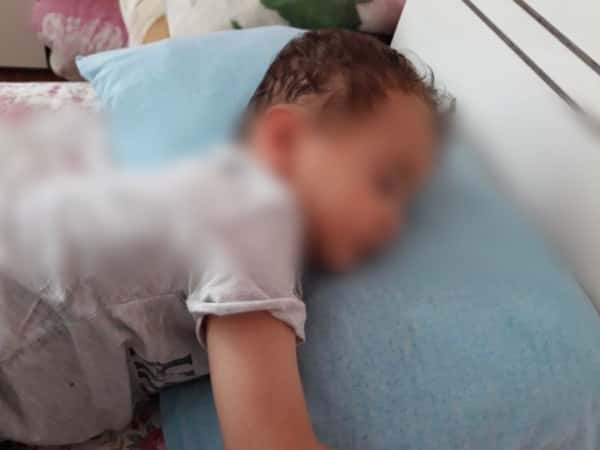 صغير وُلِد بضعف في السمع وقد يفقده
