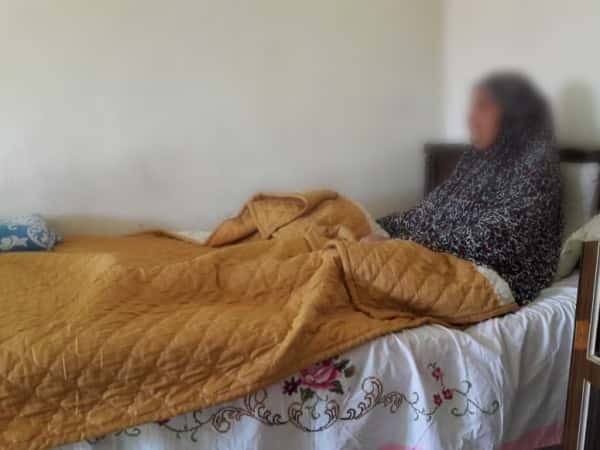 خمسينية بحاجة علاج لكليتيها