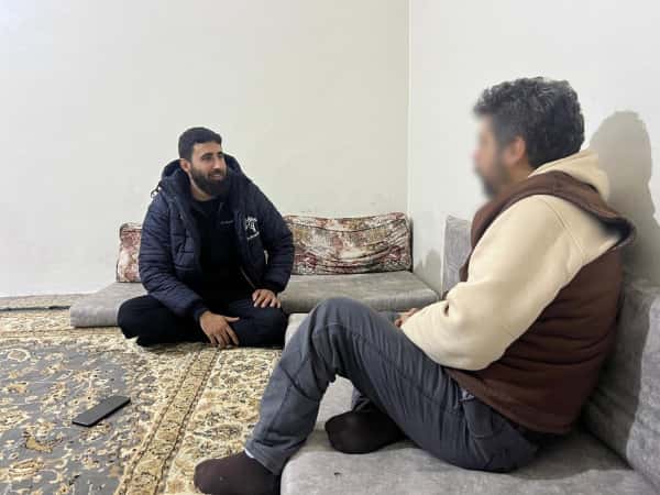 بيتٌ كامل يتكئ على أجسادٍ متعبة