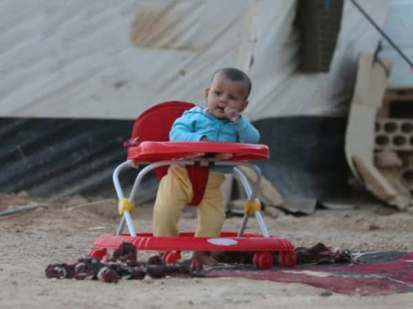 تأمين الحليب للأطفال