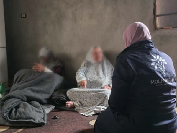 المرض يزيد من معاناة آمنة وأسرتها