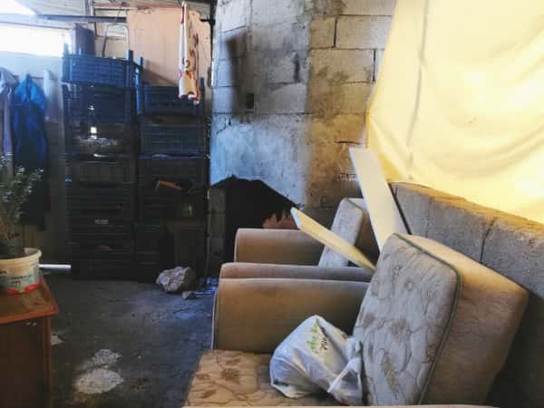 منقعد بلا أكل بس المهم نلاقي سقف فوقنا ولو كان من ورق.. هذا ما قالته الخالة خديجة، تعرّفوا إلى قصتها