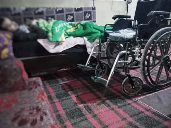 A family's breadwinner suffers from hemiplegia and needs your help