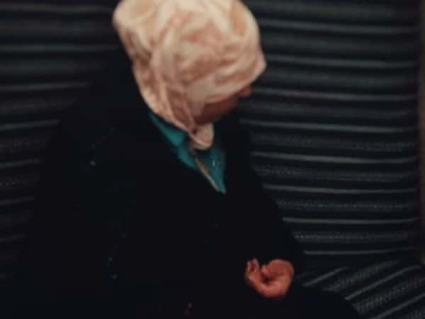 A young woman suffers of sever asthma