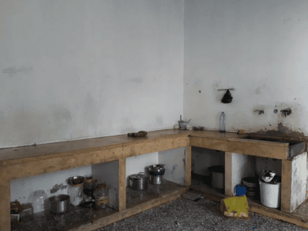 A displaced family suffer of poverty