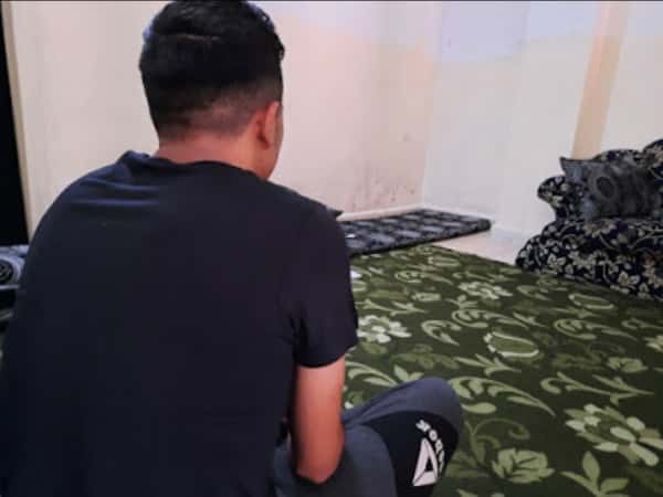 يعاني من فتق يسبب له آلام شديدة وبحاجة عملية!
