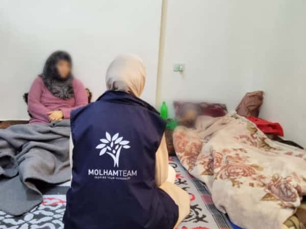 مرضٌ وفقد في بيتٍ واحد