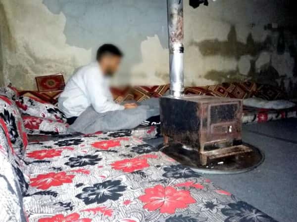 مصطفى أب لخمسة أطفال بحاجة لعملية تركيب مفصل.