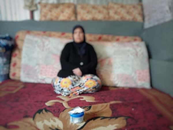 أرملة مريضة تعيش وحيدة في خيمة في مخيمات عرسال