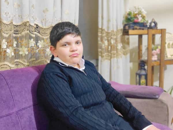 الطفل حمزة يتيم من ادلب