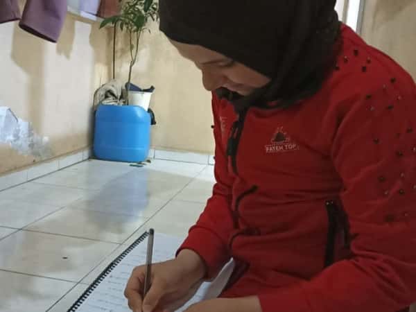 Elaf - a child orphaned by the earthquake, needs your help