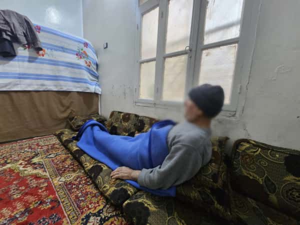 بين الديون والدواء عائلة تبحث عن النجاة