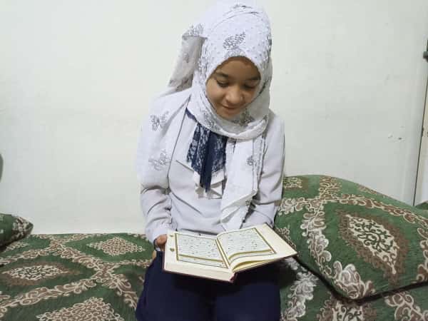 Fatima is an orphan girl from the city of Idlib