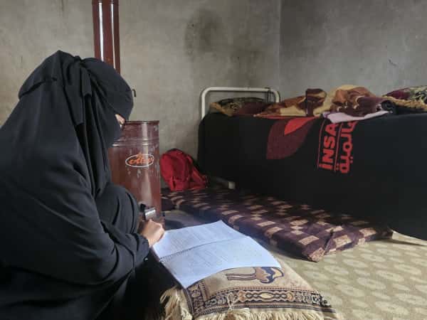 أنقذوا حلم وئام لتكمل طريق العلم وتمنح طفلتها مستقبلاً يليق بها