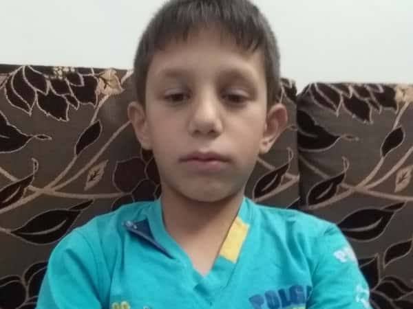 a kid with hearing impairement