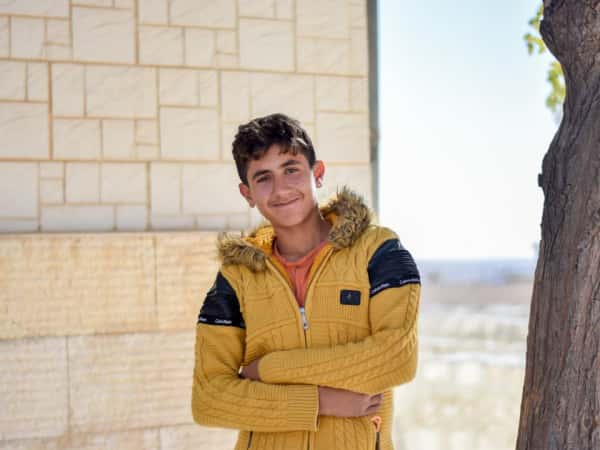 علي يتيم يقيم في محافظة حلب