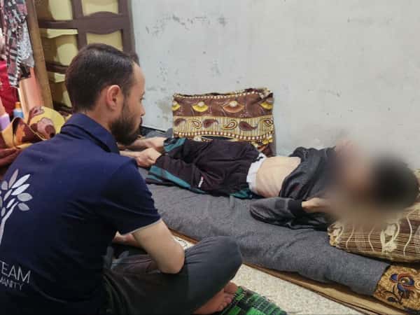 الشاب ضياء الدين يعاني من الضمور الدماغي وبحاجة لتكاليف العلاج
