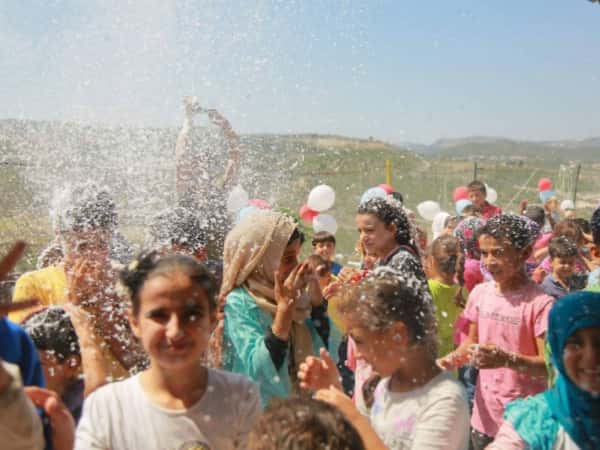 فرحة لأطفال المخيمات