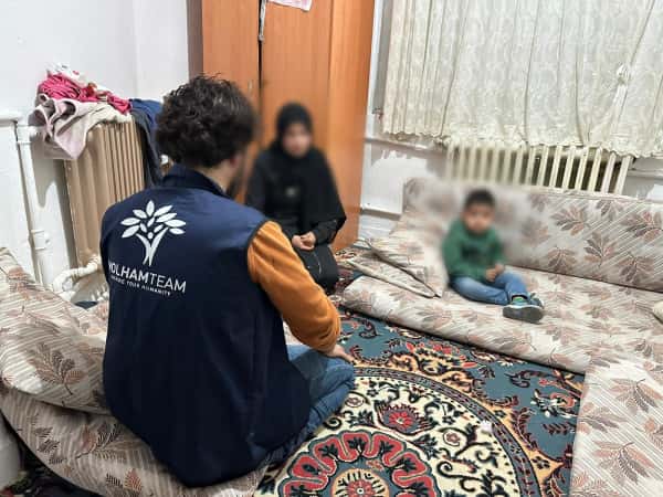 A mother burdened with responsibilities… and looking for support