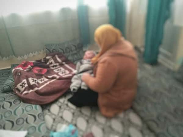 طفل رضيع بتشوهات خلقية وبحاجة ماسة إلى عملية