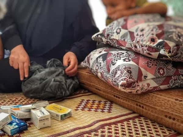 5 widowed women live in a poor house