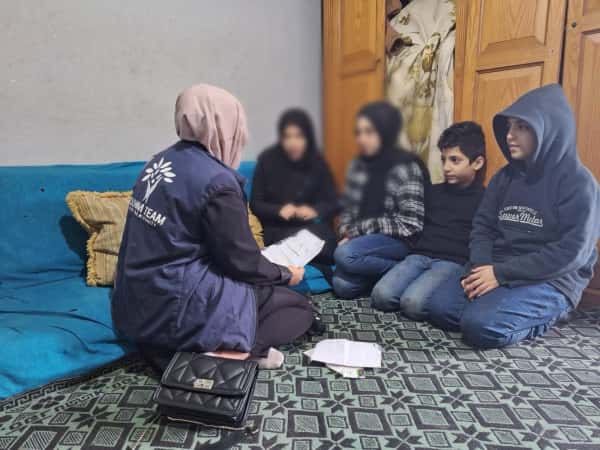 Eine Familie, die unter sehr schlechten Lebensbedingungen lebt