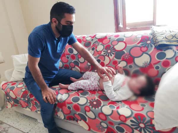 A child who's suffering from immunodeficiency and  milk hypersensitivity needs a feeding machine