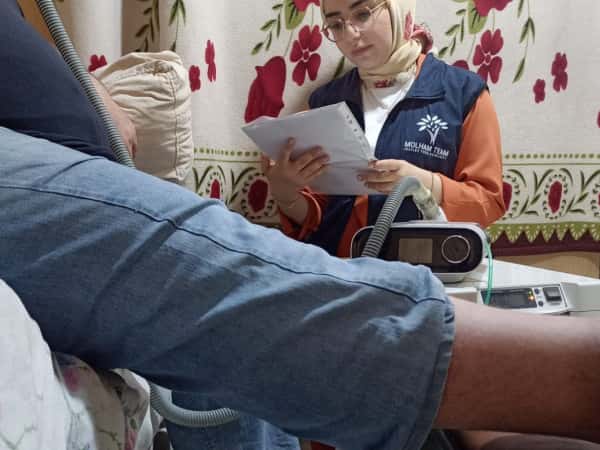 مرض حثل عضلي يكافحه لسنين طويلة ولا طاقة للصمود أمامه سوى بكفالتكم