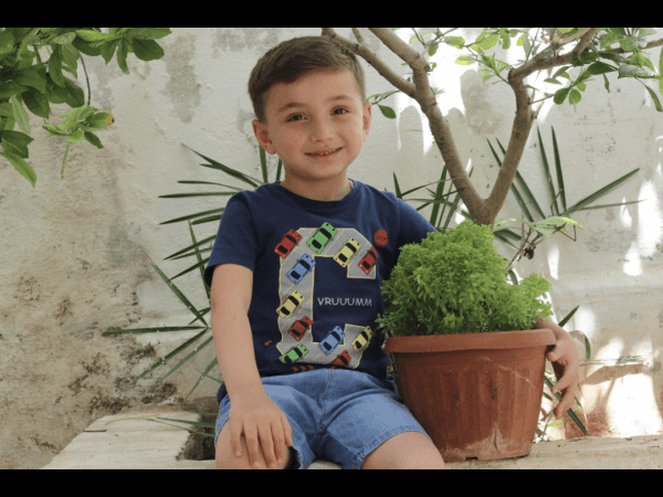 Saif ist ein durch die Explosion verwaistes Kind, das deine Patenschaft benötigt