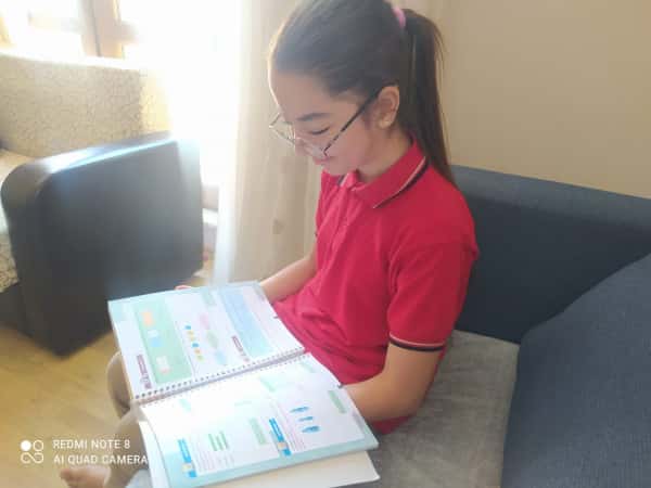 Nour is eine Halbweise Kind, das eure Hilfe braucht