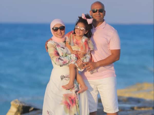 عيد ميلاد بنتي اسمها روز ابراهيم حبت روز تشارك فرحتها بعيد ميلادها الرابع (اربع سنوات)مع اطفال المخيمات