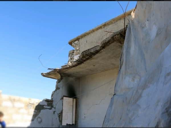 A family lives over rubbles needs your support
