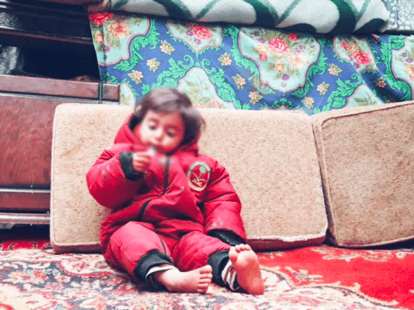 طفلة بحاجة لعلاج
