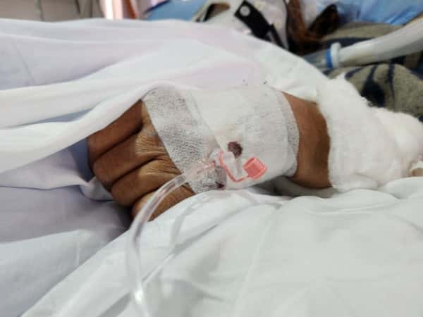 Alone… between illness and suffering.