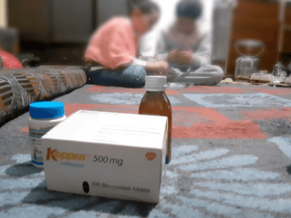ابنة شهيد تحتاج مساعدة طبية