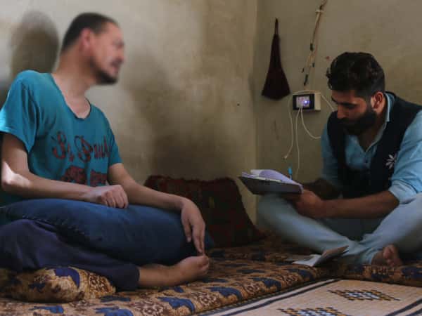 A father who suffers from complete paralysis lives with his family in bad living conditions